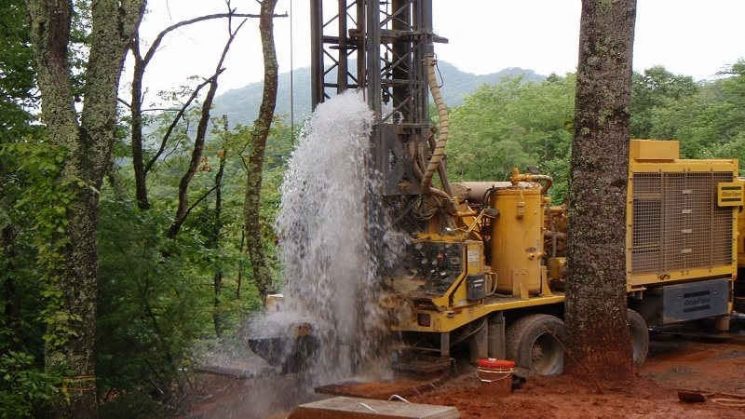 Khai thác nguồn nước ngầm quá mức